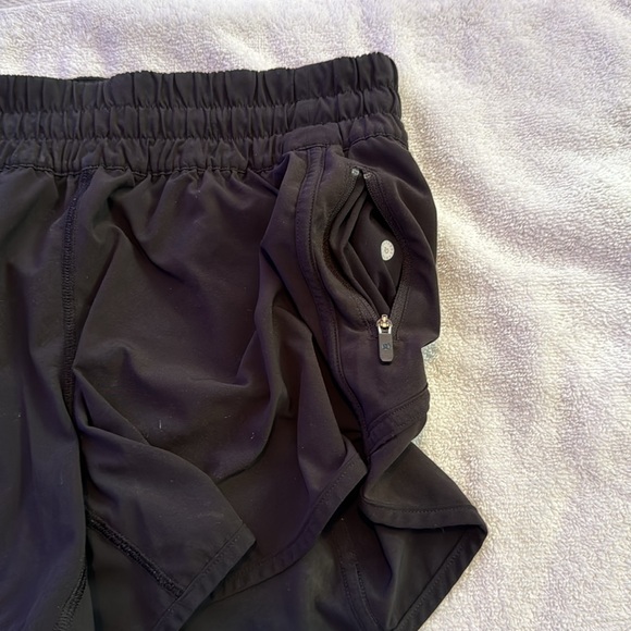 Lululemon black size 10 hottie hot shorts side pocket good condition - Picture 3 of 5